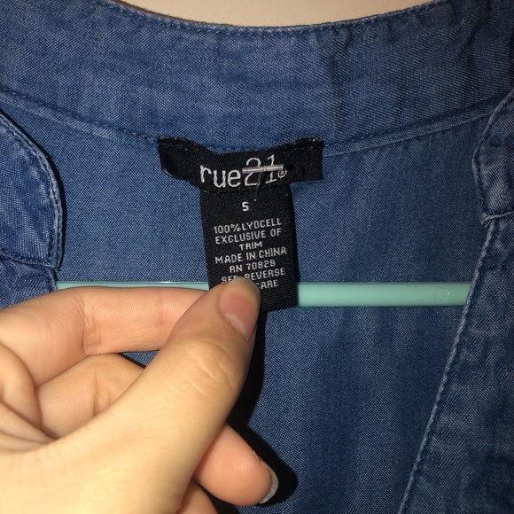 A blue jean button up shirt - Picture 3 of 4